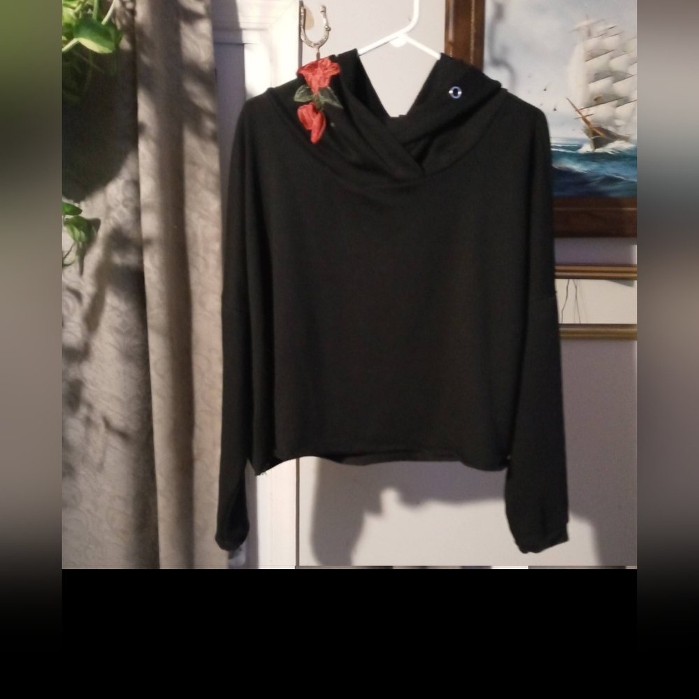 Rue 21 sweatshirt w/hood &with floral on hood